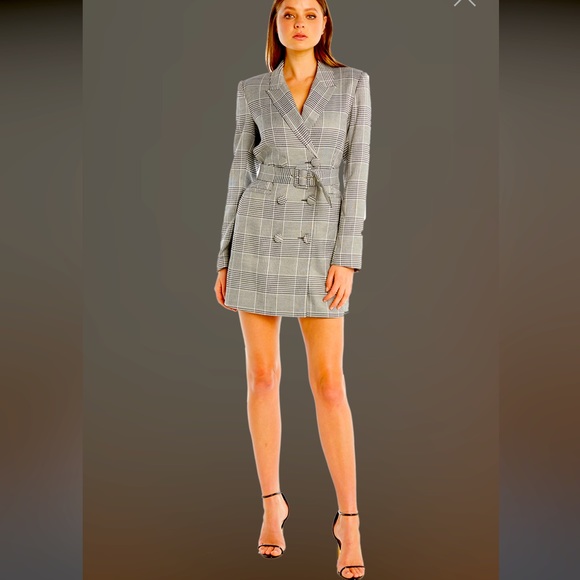 Blazer dress in houndstooth check with attached belt. Looks like new. - Picture 4 of 11